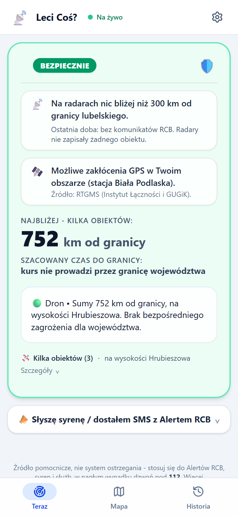 Zakładka Teraz w aplikacji Leci Coś?: stan bezpieczny, jedno zdanie o sytuacji i najbliższy obiekt, na dole zakładki Teraz, Mapa i Historia